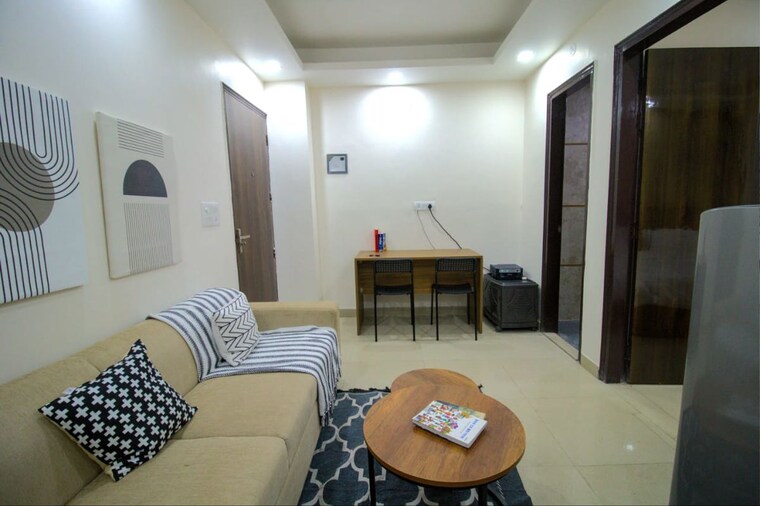 Living Room, sector 52 1 Bedroom 215 Sq.Yd. Builder Floor In Sector 52 Gurgaon 10544502