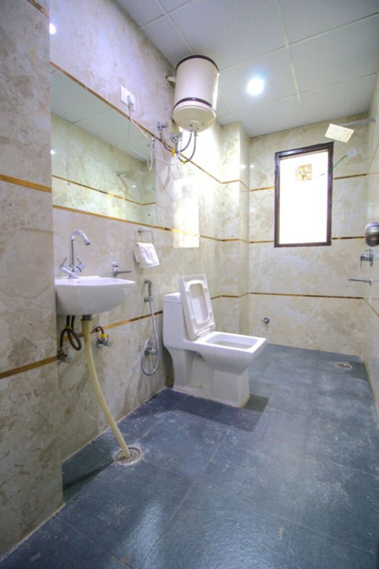 Bathroom, sector 52 1 Bedroom 215 Sq.Yd. Builder Floor In Sector 52 Gurgaon 10544502