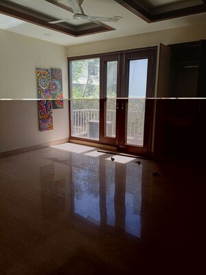 Room in 4 BHK Builder Floor at New Friends Colony – for Sale