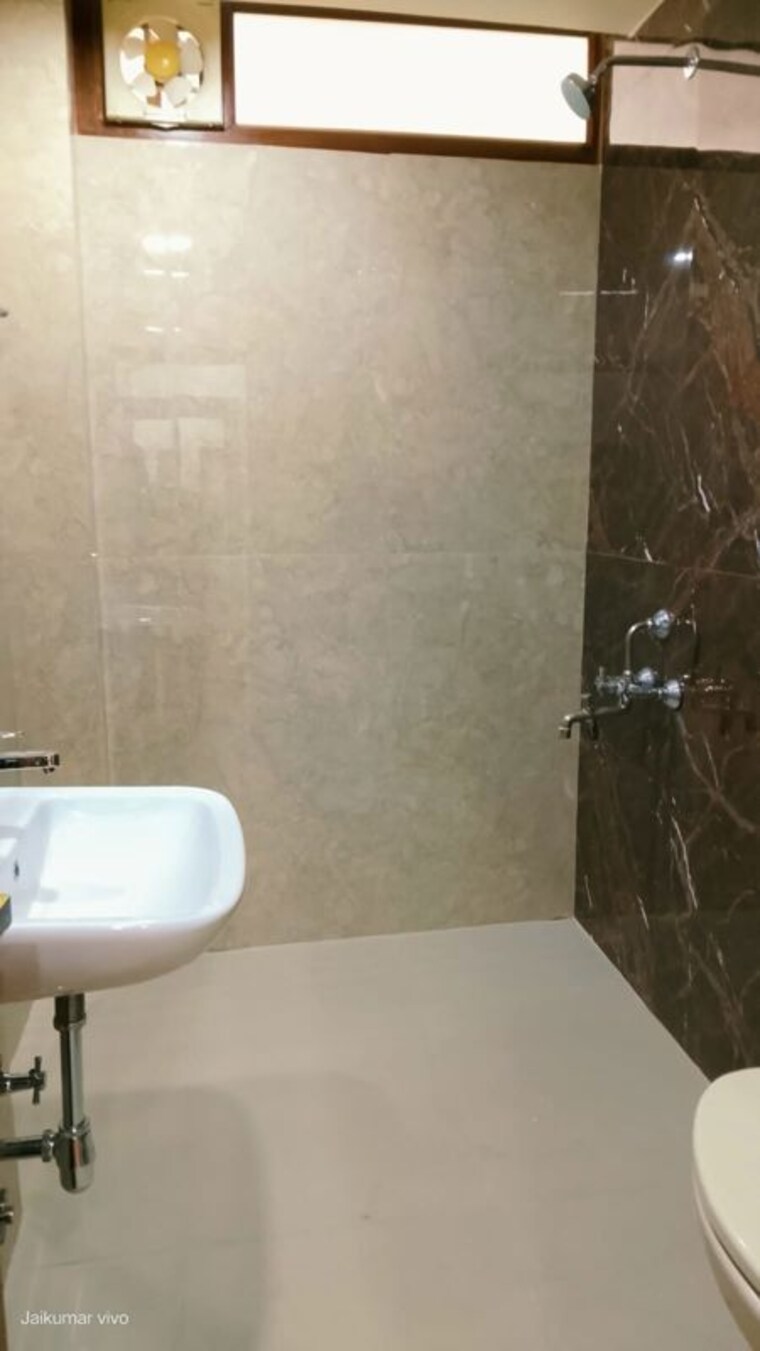 Bathroom, vasant kunj 3 Bedroom 1900 Sq.Ft. Apartment In Vasant Kunj Delhi 10544547
