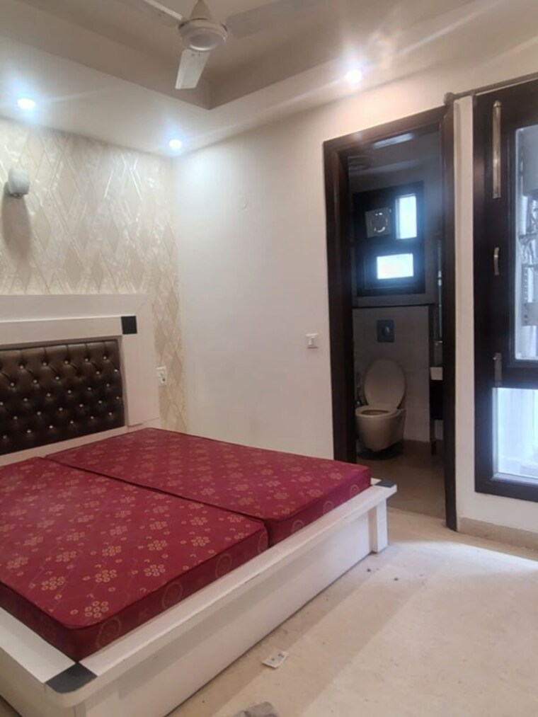 Bedroom, chittaranjan park 3 Bedroom 160 Sq.Yd. Builder Floor In Chittaranjan Park Delhi 10544585