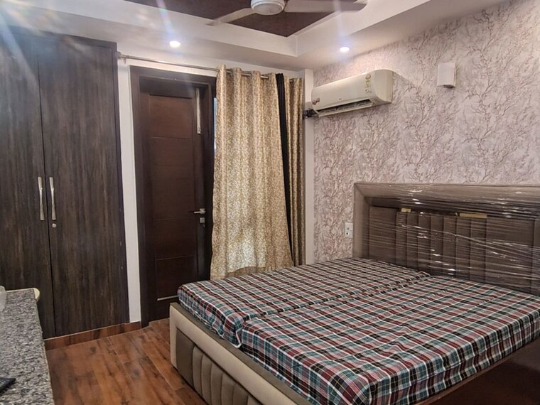 Bedroom, chittaranjan park 3 Bedroom 160 Sq.Yd. Builder Floor In Chittaranjan Park Delhi 10544585