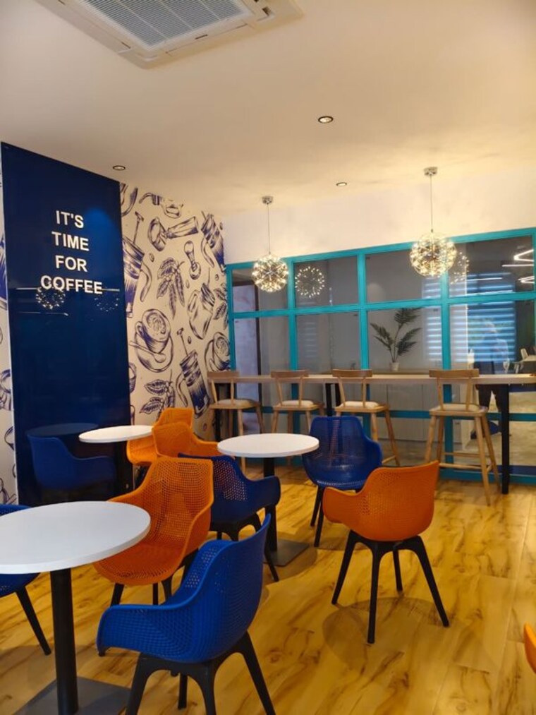 Living Room, sector 6 Commercial Office Space 7500 Sq.Ft. In Sector 6 Noida 10544617