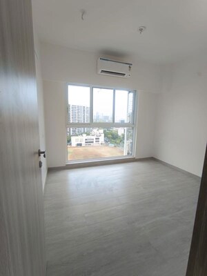 3 BHK Apartment For Rent in Rustomjee Ozone Skye, Goregaon West