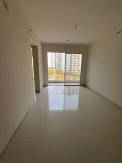 2 BHK + Servant Room Apartment For Rent in Godrej Park Greens