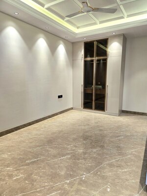 Room in 3 BHK Builder Floor at BPTP Astaire Gardens, Sector 70a – for Sale