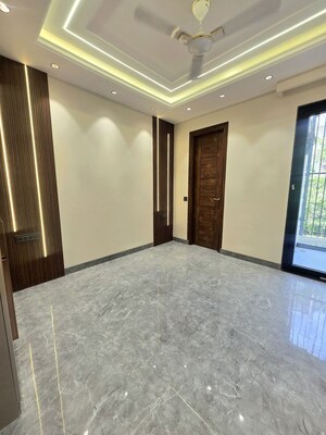 Room in 3 BHK Builder Floor at BPTP Astaire Gardens, Sector 70a – for Sale