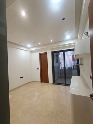 Room in 3 BHK Builder Floor at Sushant Lok Iii – for Rent