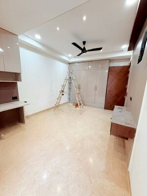 Room in 3 BHK Builder Floor at Sushant Lok Iii – for Rent