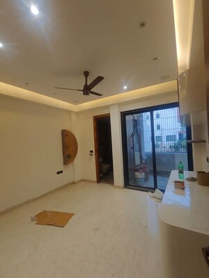 Room in 3 BHK Builder Floor at Sushant Lok Iii – for Rent