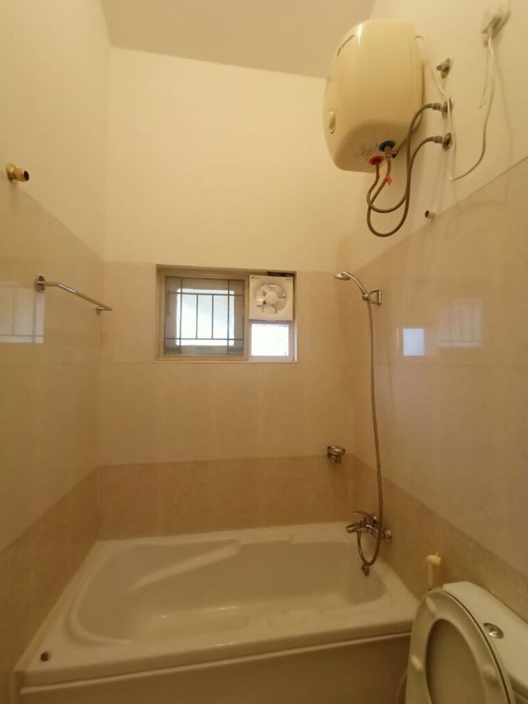 Bathroom, adarsh-palm-retreat 5 Bedroom 4000 Sq.Ft. Villa In Marathahalli Orr Bangalore 10544728
