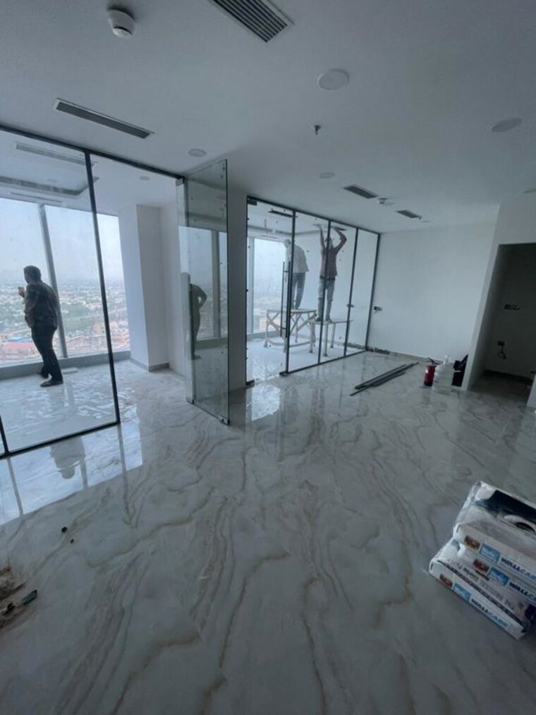 Room, sector 18 Commercial Office Space 755 Sq.Ft. In Sector 18 Noida 10544769