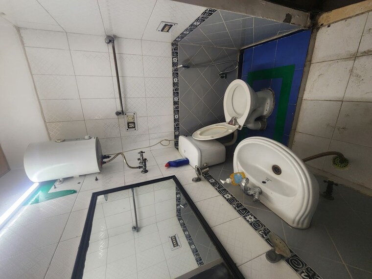 Bathroom, gaurs-galaxy 2 Bedroom 1000 Sq.Ft. Apartment In Vaishali Sector 5 Ghaziabad 10544734