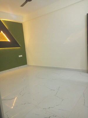 Room in 2 BHK Apartment at SRS Apartments, Sector 73 – for Sale
