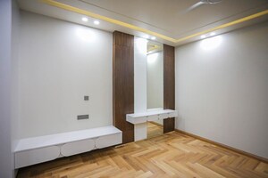 Room in 4 BHK Builder Floor at Sector 21 – for Rent