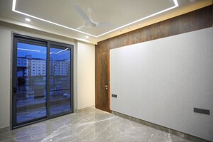 Room in 4 BHK Builder Floor at Sector 21 – for Rent