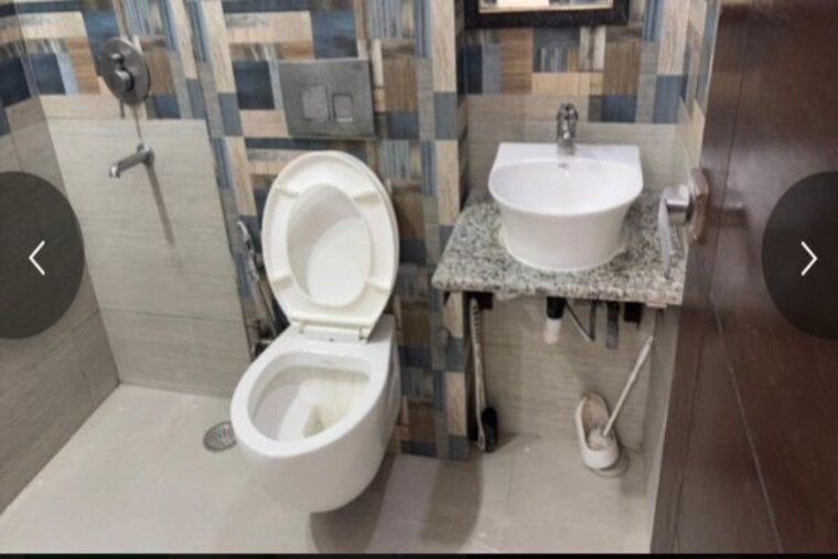 Bathroom, godrej-south-estate-okhla 3 Bedroom 2000 Sq.Ft. Apartment In Okhla Delhi 10544838