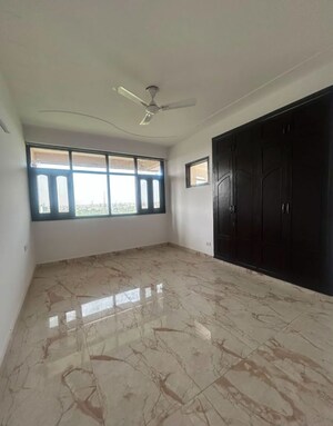 Room in 3.5 BHK Apartment at Dwarka – for Rent