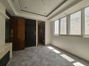 Room in 4 BHK Builder Floor at Sector 22 – for Rent