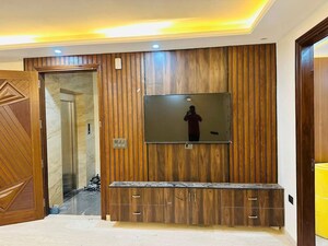 Room in 2 BHK Apartment at Saket – for Rent