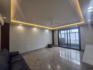 Room in 4 BHK Builder Floor at Unitech Greenwood City Apartment, Sector 45 – for Rent