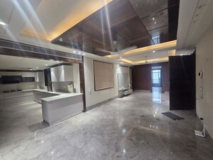 Parking in 4 BHK Builder Floor at Unitech Greenwood City Apartment, Sector 45 – for Rent
