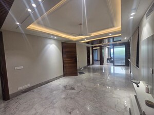 Room in 4 BHK Builder Floor at Unitech Greenwood City Apartment, Sector 45 – for Rent