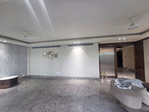 Room in 4 BHK Builder Floor at Unitech Greenwood City Apartment, Sector 45 – for Rent