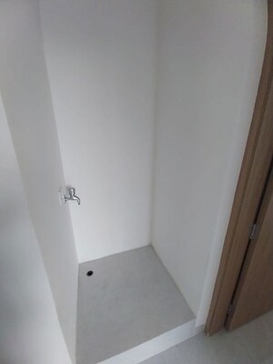 Room in 3.5 BHK Apartment at Savvy Merushikhar, Andheri East – for Sale