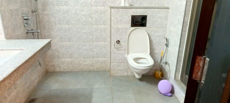 Bathroom, tata-primanti-phase-2 4 Bedroom 2905 Sq.Ft. Apartment In Sector 72 Gurgaon 10544922