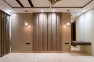 Room in 4 BHK Builder Floor at Unitech South City 1, South City 1 – for Sale