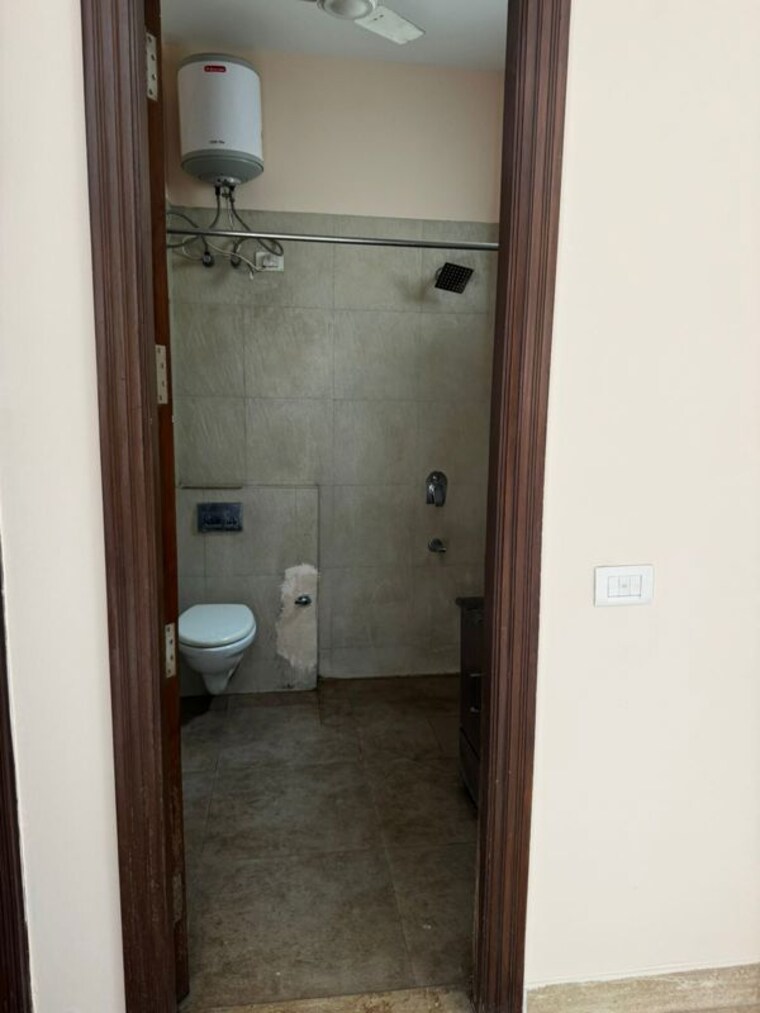 Bathroom, ss-mayfield-gardens 3 Bedroom 2700 Sq.Ft. Apartment In Sector 51 Gurgaon 10544938