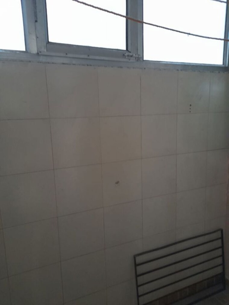 Bathroom, pir machalla 3 Bedroom 153 Sq.Yd. Builder Floor In Pir Machalla Zirakpur 10544967