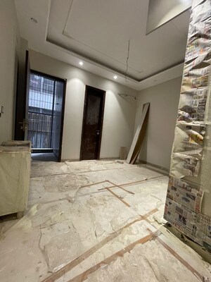 Room in 4 BHK Builder Floor at Shakti Nagar – for Sale