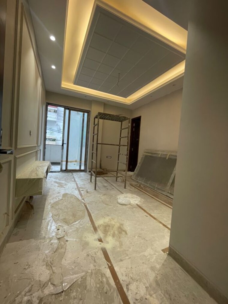 Room, shakti nagar 4 Bedroom 242 Sq.Yd. Builder Floor In Shakti Nagar Delhi 10544979
