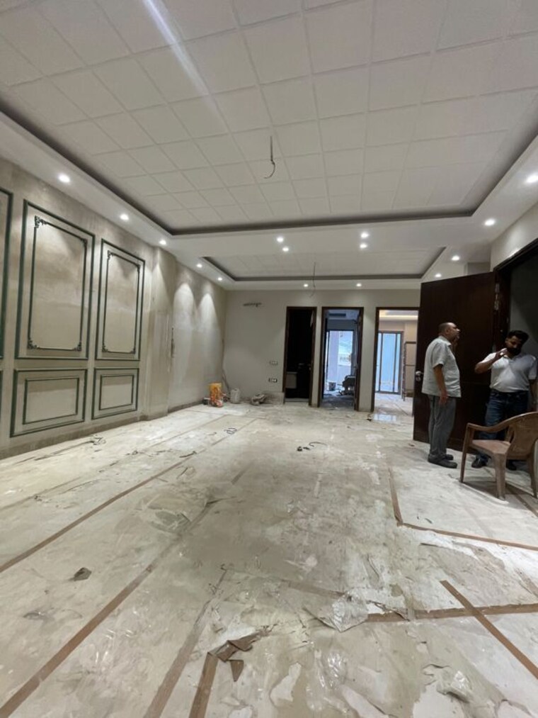  Parking, shakti nagar 4 Bedroom 242 Sq.Yd. Builder Floor In Shakti Nagar Delhi 10544979