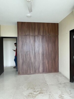 Room in 3 BHK Apartment at Oberoi Realty Exquisite, Goregaon East – for Sale