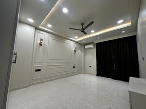 Building Lobby in 4 BHK Builder Floor at Sector 45 – for Sale