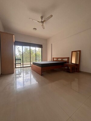 Room in 4 BHK Apartment at Oxford Hallmark, Koregaon Park – for Rent