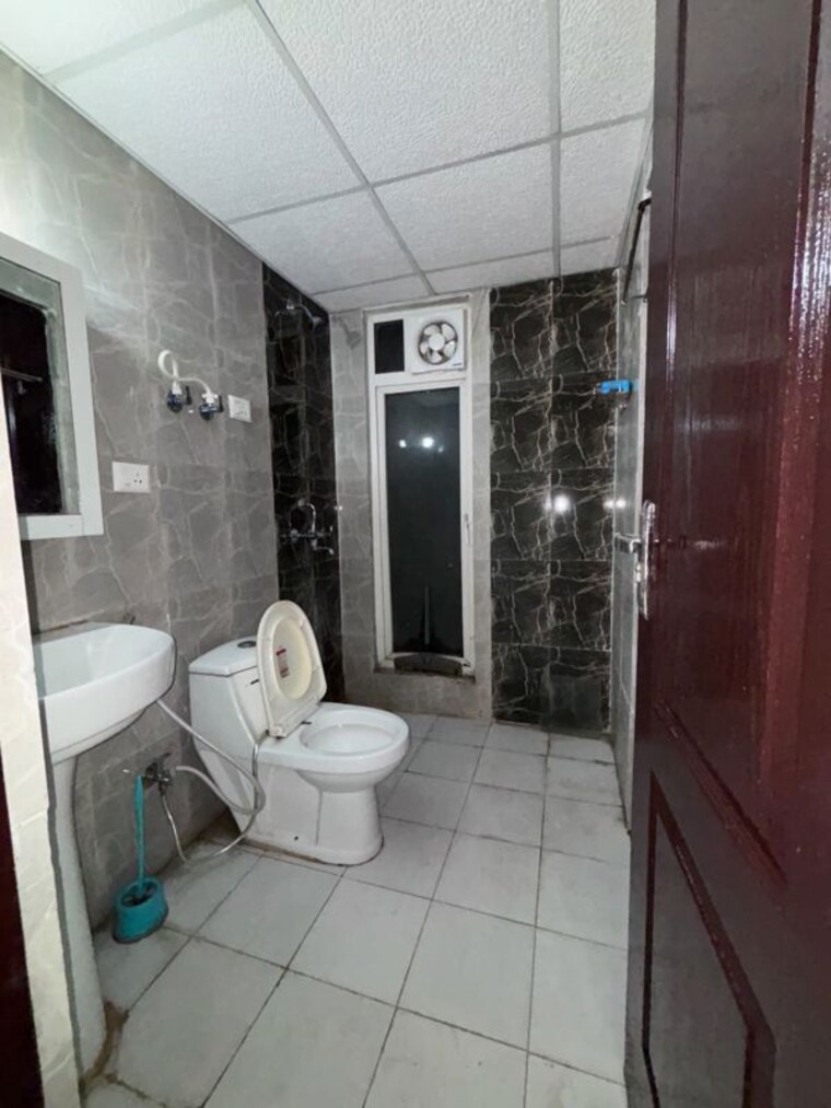 Bathroom, supertech-eco-village-ii 3 Bedroom 1505 Sq.Ft. Apartment In Sector 16b Greater Noida Greater Noida 10545026