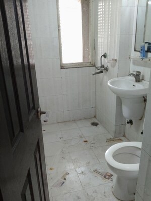 Bathroom in 3.5 BHK Apartment at Jm Orchid, Sector 76 – for Rent