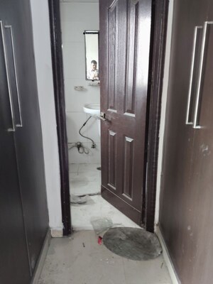 Building Lobby in 3.5 BHK Apartment at Jm Orchid, Sector 76 – for Rent