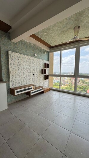 Room in 3.5 BHK Apartment at Bhartiya Nikoo Homes, Thanisandra Main Road – for Rent