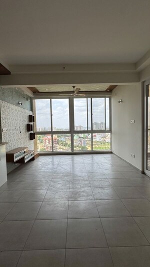 Room in 3.5 BHK Apartment at Bhartiya Nikoo Homes, Thanisandra Main Road – for Rent