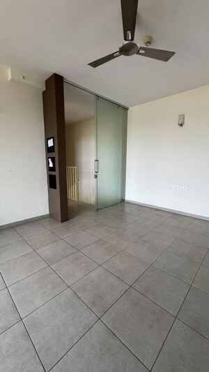 Room in 3.5 BHK Apartment at Bhartiya Nikoo Homes, Thanisandra Main Road – for Rent