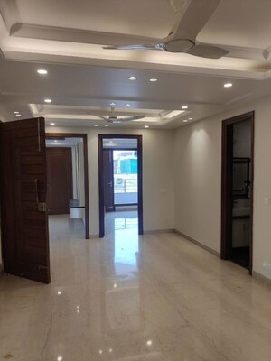 Building Lobby in 4 BHK Builder Floor at Sector 46 – for Rent