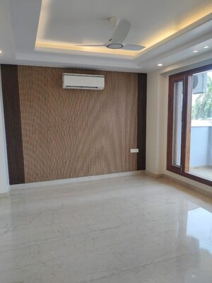 Room in 4 BHK Builder Floor at Sector 46 – for Rent