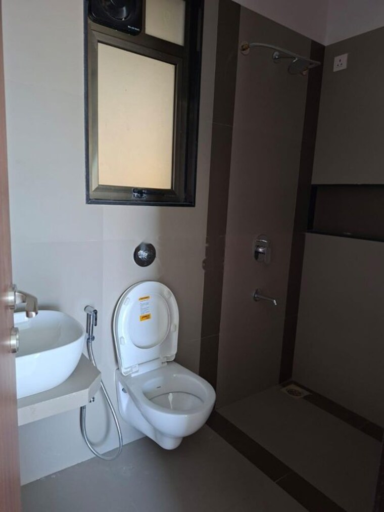 Bathroom, kanchan-osian-one-and-only 3 Bedroom 1000 Sq.Ft. Apartment In Koregaon Park Pune 10545084