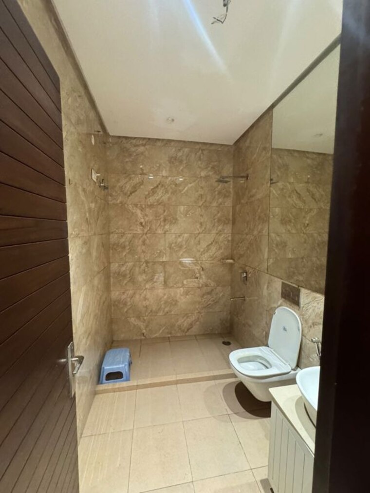 Bathroom, sector 32 3 Bedroom 2600 Sq.Ft. Builder Floor In Sector 32 Chandigarh 10545094