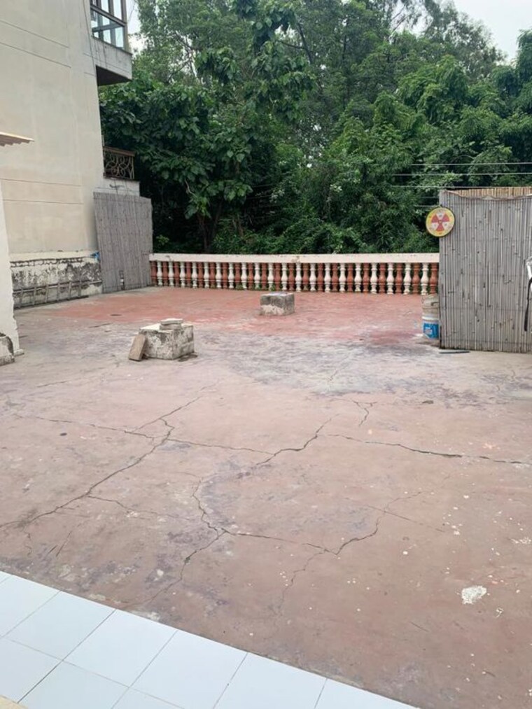 Balcony, dlf phase i 3 Bedroom 200 Sq.Yd. Independent House In Dlf Phase I Gurgaon 10545121